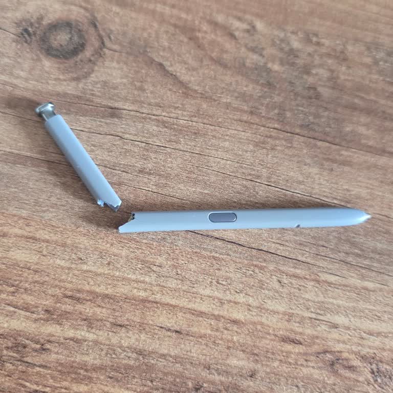 S Pen'in Yuvasındaki Zayıflık Nedeniyle Kırılması Ve Garanti Talebi