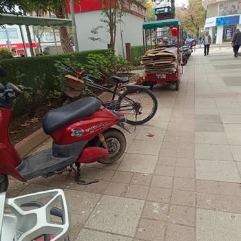 Orhangazi’da Engelliler İçin Kaldırımlar Motosiklet Ve Scooterlarla İşgal Ediliyor