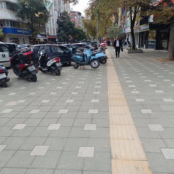 Orhangazi’da Engelliler İçin Kaldırımlar Motosiklet Ve Scooterlarla İşgal Ediliyor