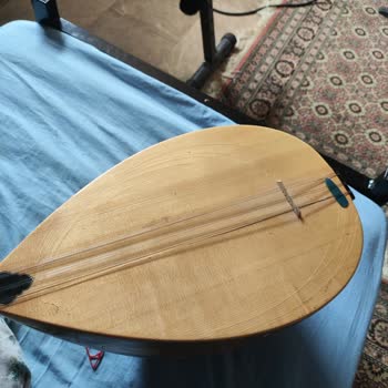 Aras Kargo'dan Gelen Saz Gövdesi Kırıldı