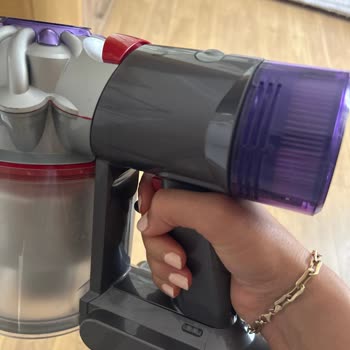 Dyson V8 Absolute Tetik Tasarımı Parmaklarda Nasır Ve Ağrıya Yol Açıyor