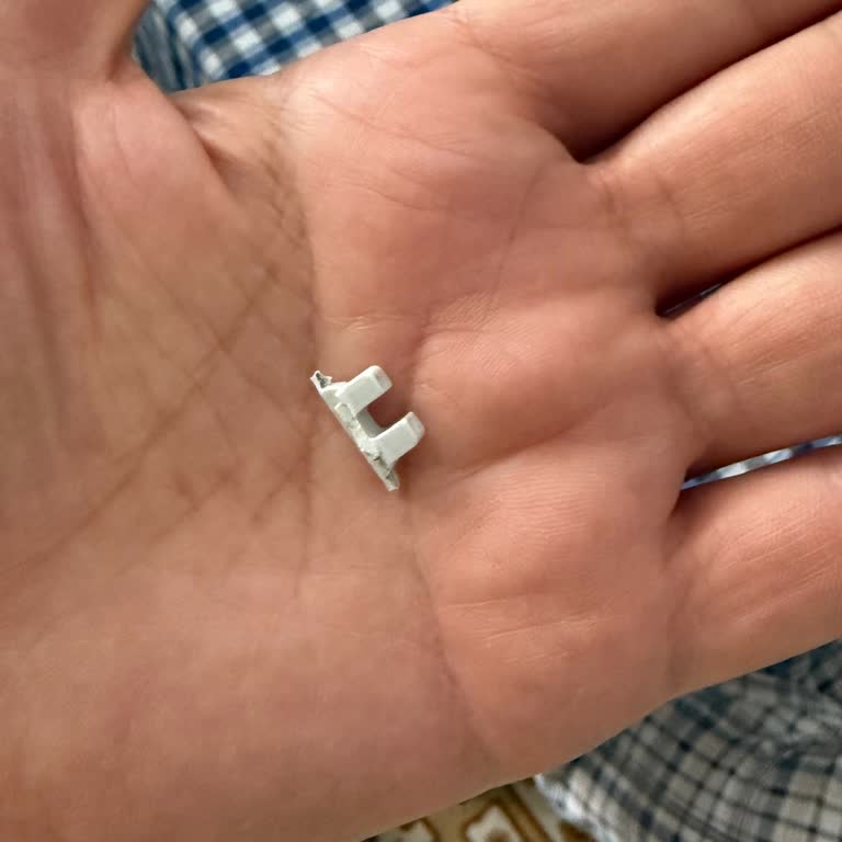 Kırılan Plastik Tırnaklar Nedeniyle Çekmece Frenleme Mekanizması Çöktü Ve Yedek Parça Bulunamıyor