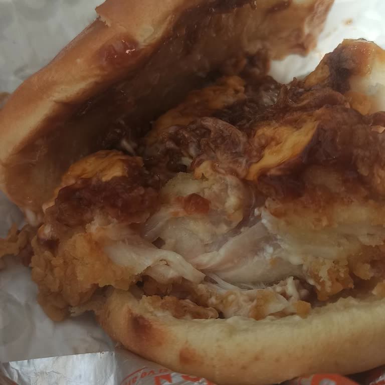 Afyonkarahisar Popeyes'te Çiğ Tavuk Servisi Sağlık Riskine Ve Ücret İadesi Talebi