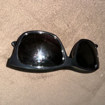 Rayban Güneş Gözlüğünün Camlarında Soyulma Ve Garanti Talebi