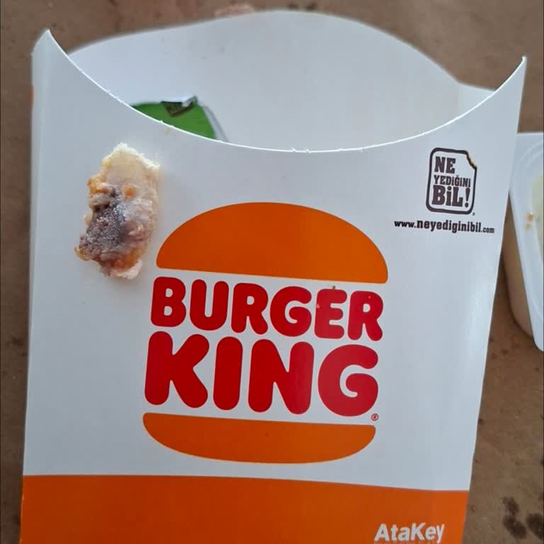 Burger King Kuşadası Egeport Şubesinde Nugget İçinde Sert Kıkırdak Parçası