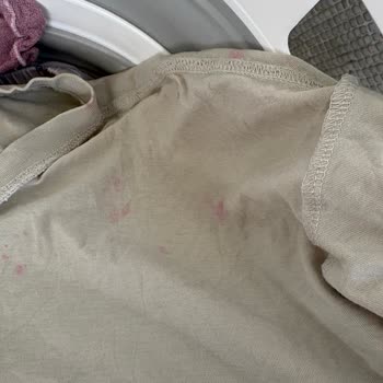 Evonox Pembe Çamaşır Parfümü Tişörtümde Kalıcı Pembe Lekeler Bıraktı