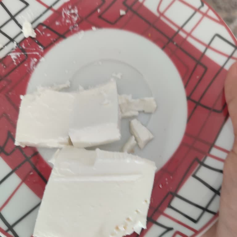 Tam Yağlı Etiketi Yanıltıyor Saman Tadında Beyaz Peynir