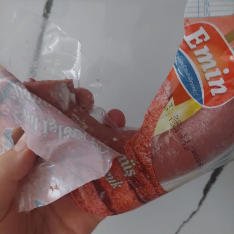 BİM Şubesinde Tekrarlayan Küflü Sucuk Sorunu