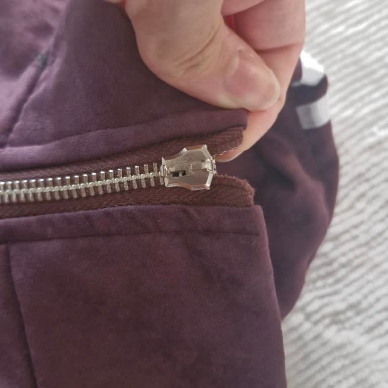Kırık Fermuarlı Adidas Ceketi Teslim Edildi, İade Talebi