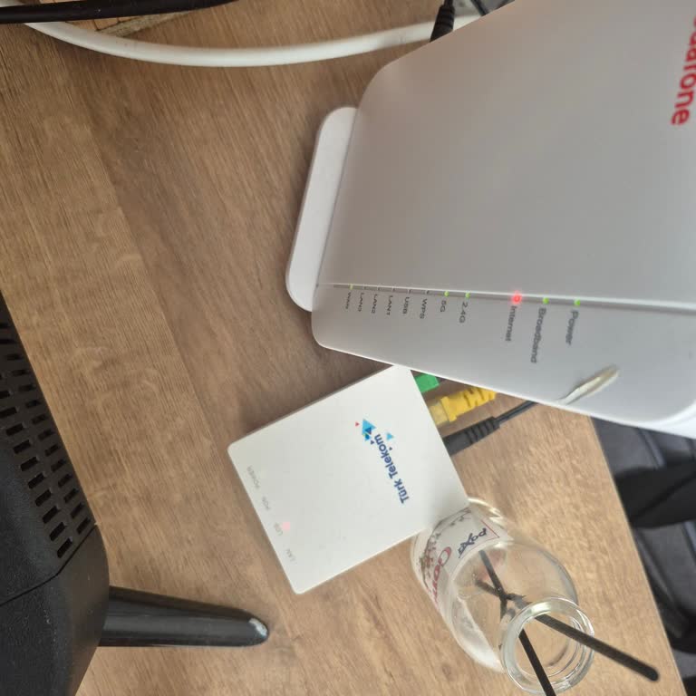 Sokakta İnternet Kesintisi Ve Vodafone Net'ten Uzun Süre Çözüm Bekleniyor