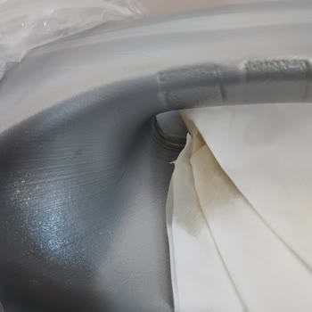 Mobil Super 3000 Yağ Bidonunda Çatlak Ve Sızıntı Kullanılamaz