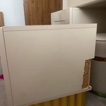Kırık Komodin Teslimatı Ve Uzayan Değişim Süreci