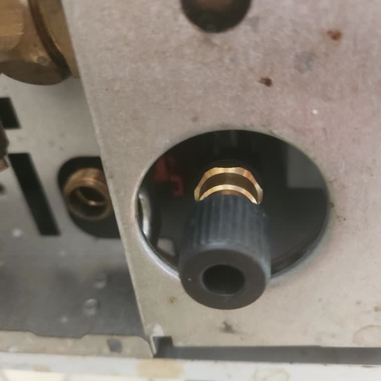 Genç Ve Tecrübesiz Servis Teknisyeninin Yan Sanayi Parça Takması Ve 2000 TL Ücret İddiası