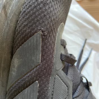 Adidas Ayakkabısındaki Üretim Hatası Ve Değişim Talebi