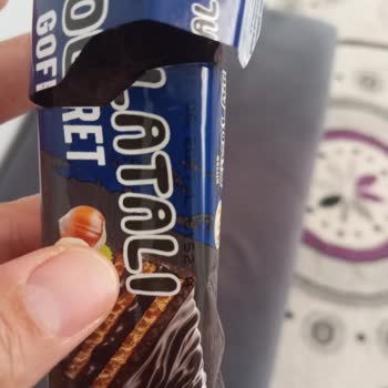 Renk Değişikliği Ve Keskin Koku: Bitter Çikolatalı Gofret