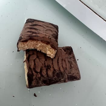 Yanıltıcı Son Kullanma Tarihiyle Bozulmuş Protein Barı