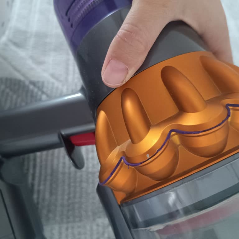 Dyson V15 Çekim Gücü Azaldı Ve Silikon Parçalar Soyuluyor
