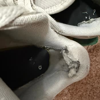 Adidas Spor Ayakkabısında Üretim Kusuru Ve Garanti Değişim Talebi