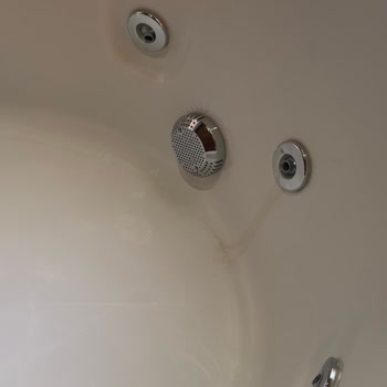 Kötü Koku, Hijyen Sorunu Ve Saygısız Personel Nedeniyle Ücret İadesi Talebi