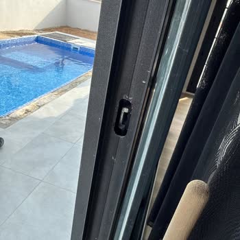 Kilit Dili Bozuk Ve Güvenliğini Tehlikeye Atan Sürme Cam Sistemi İçin Tamir Ve İade Talebi