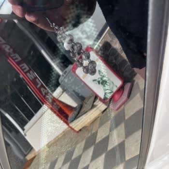 Mert Oto Aksesuar Camların Pek Çok Yerinde Hava Kabarcıkları Oluştu