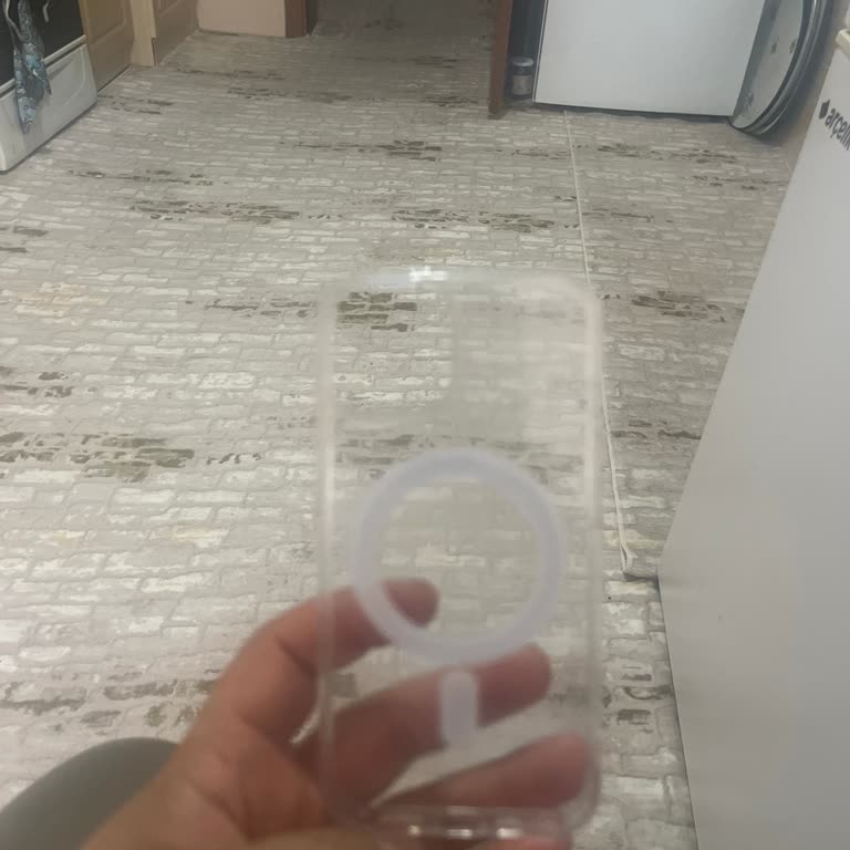İlanda Metal Kılıf Söylendi, Gerçekte Şeffaf Silikon Kılıf Geldi