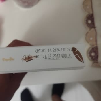 Çocukta Plastik Parça Çıkan Çikolataya Karşı Üretim Kontrol İhmaline Şikayet