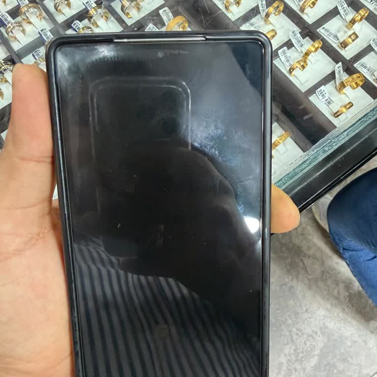 Ücretsiz Değişim Sözü Verilen Koruyucu Camda Stok Bahanesiyle Gecikme
