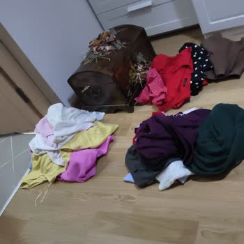 LCW Kırmızı Kot Pantolonun Boya Vermesi Ve Çözüm Sunulmaması