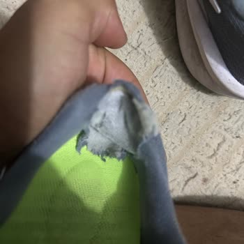 FLO Mağazası Nike Ayakkabısında İlk Teslimdeki Açılma Ve 25 Gün Sonrasında Aşırı Deformasyon