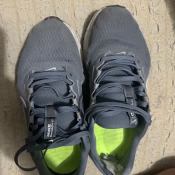 FLO Mağazası Nike Ayakkabısında İlk Teslimdeki Açılma Ve 25 Gün Sonrasında Aşırı Deformasyon