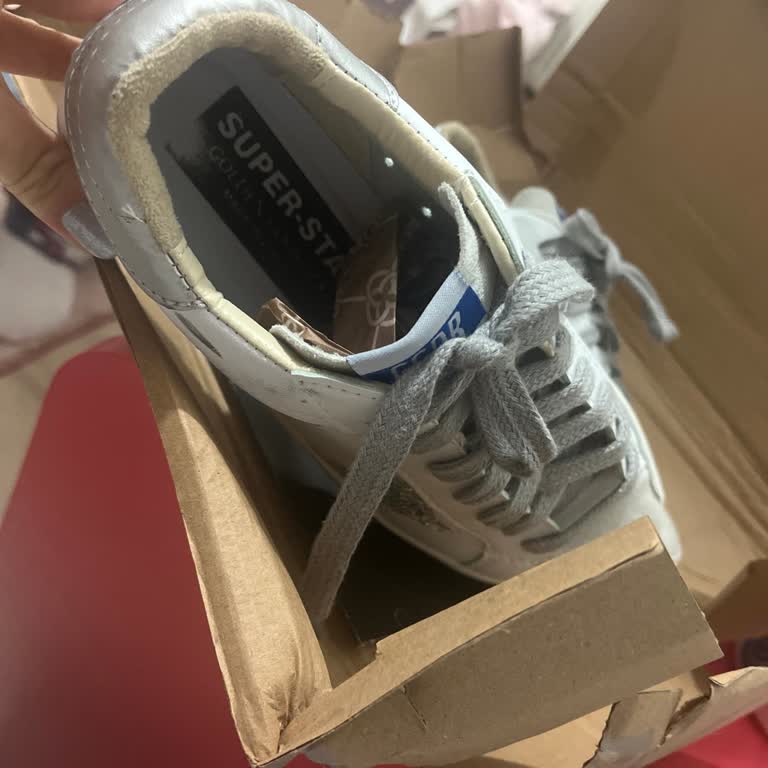 Golden Goose Ayakkabısının Küçük Olması Ve Kusurlu İç Yazısı Nedeniyle İade Ve Geri Ödeme Talebi
