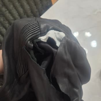Yüksek Fiyatlı Derimod Ceketi Kısa Sürede Yırtıldı Ve Çözüm Sunulmadı