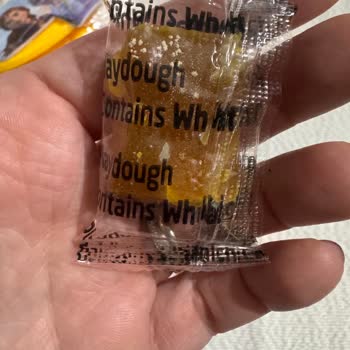 Migros’ta Satın Alınan Frozen Sürpriz Kutusunda Küflü Oyun Hamuru