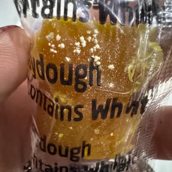 Migros'tan Gelen Frozen Sürpriz Kutusunda Küflenmiş Oyun Hamuru Sağlık Riski