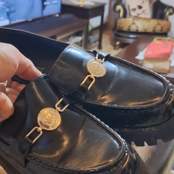 Nine West Loafer Topukları 30 Dakikada Yanıyor Ve Derisi Soyuluyor