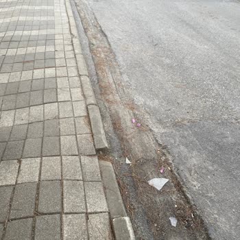 Turkcell Superonline’ın Barbaros Mahallesi Fikret Mualla Sokak’taki Kazı Alanının Düzensiz Bırakılması Ve Araç Hasarının Tazmini