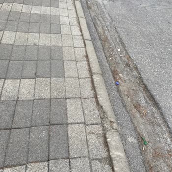 Turkcell Superonline’ın Barbaros Mahallesi Fikret Mualla Sokak’taki Kazı Alanının Düzensiz Bırakılması Ve Araç Hasarının Tazmini