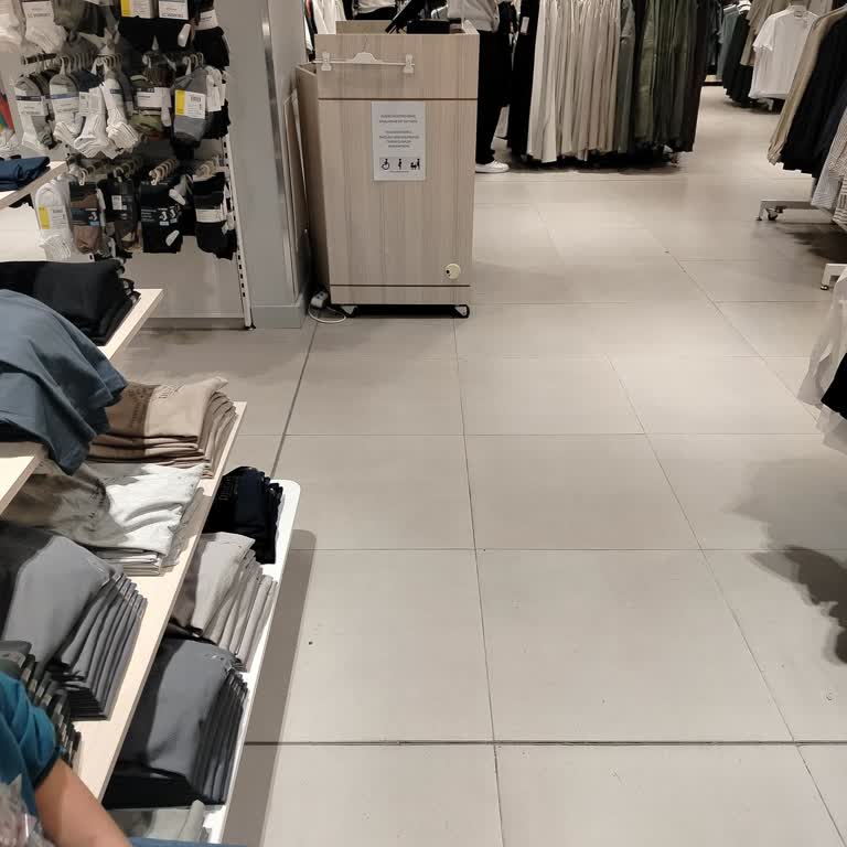 Çocuklu Aileyi 30 Dakika Bekleten Kapalı Kasa Ve İlgisiz Personel