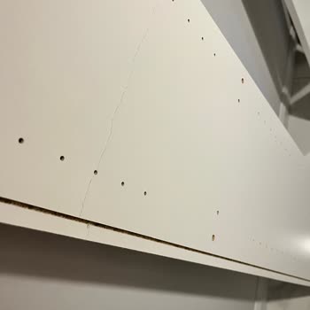Üç Defa Kırık Billy Kitaplık Teslim Edildi, Çözüm Bekleniyor