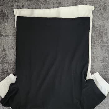 İlk Yıkamada Kısalan Siyah T-Shirt'le Mağazanın İade Reddi