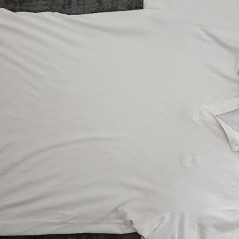 İlk Yıkamada Kısalan Siyah T-Shirt'le Mağazanın İade Reddi