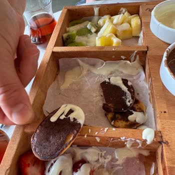 Lavinia Bartın Şubesinde 6'lı Box Tatlısı Yanık Pankek Ve Kurumuş Kruvasanla Hayal Kırıklığı