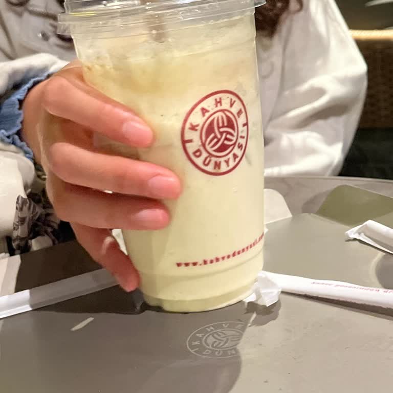 Galataport Kahve Dünyası Şubesinde Fıstıklı Latte Eksikliği Ve Umursamaz Personel