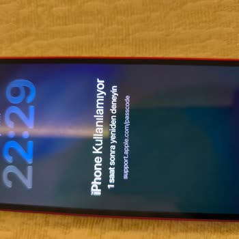 Dolap'ta Satılan İPhone Alıcı Tarafından Şifreyle Kilitlendi, Destek Yok