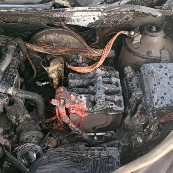 Park Halinde Yanarak Kaza Yapan Sıfır Kilometre Dacia İçin 55 Günlük Kasko Ve İkame Araç Talebi