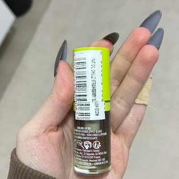 Yanlış Renkli Dudak Yağı Ürünü İçin Yenisi Veya Hediye Çeki Talebi