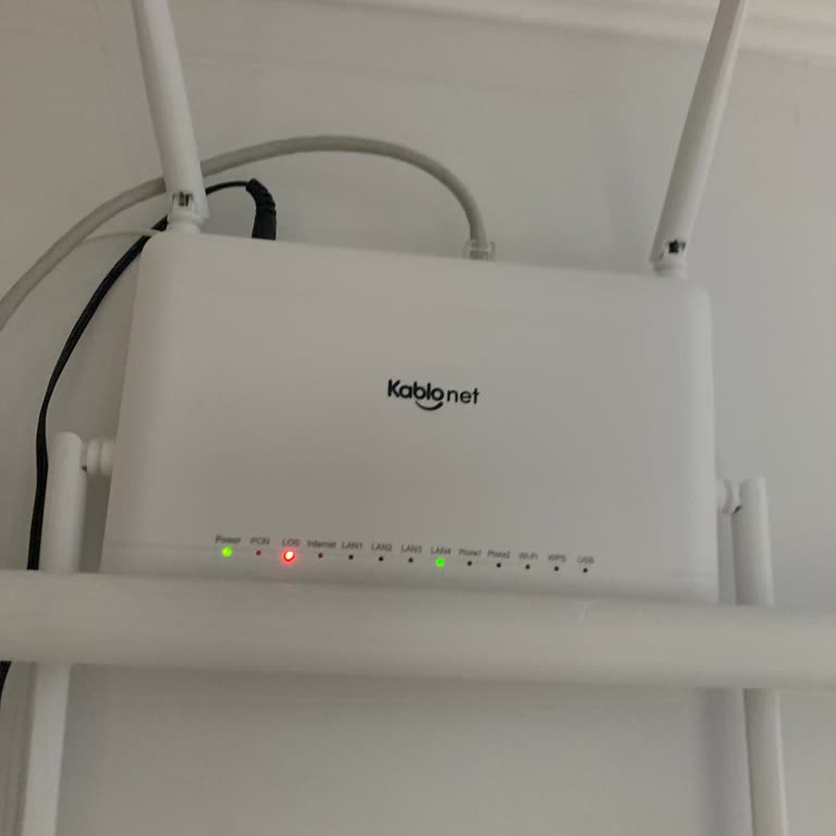 Modemde Kırmızı Işık Ve 12 Saatten Fazla İnternet Ve TV Kesintisi