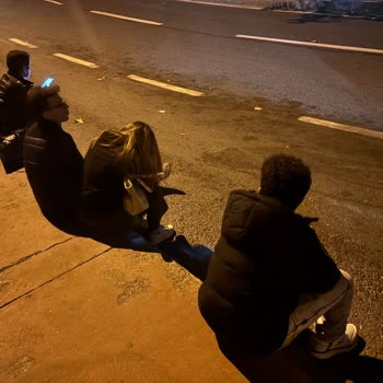 Gümüşsuyu Durağında 129t Seferinin Uzun Gecikmesi Ve Bilgilendirme Yokluğu