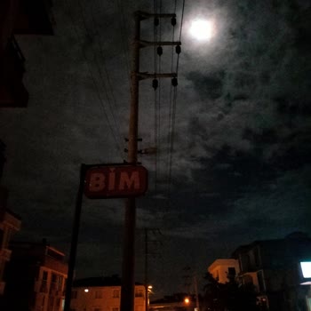 Sokak Lambalarının Yanmaması Ve Kontrolsüz Köpekler Vatandaşları Tehlikeye Atıyor
